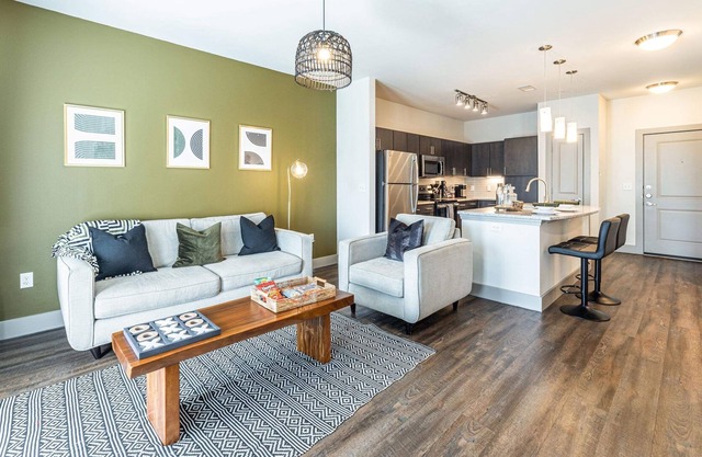 Luxury suite! Minutes from downtown Fort Worth