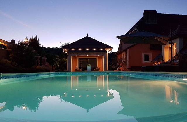 LUXURY SUITE WITH ACCESS TO SWIMMINGPOOL (in summer) and ENTIRELY PRIVATE SPA