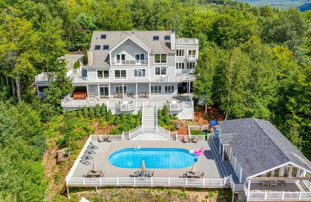 Luxury Sunday River Bike, Hike & Canoe Home! - 10 Bdrms, Hot Tub & Much More!
