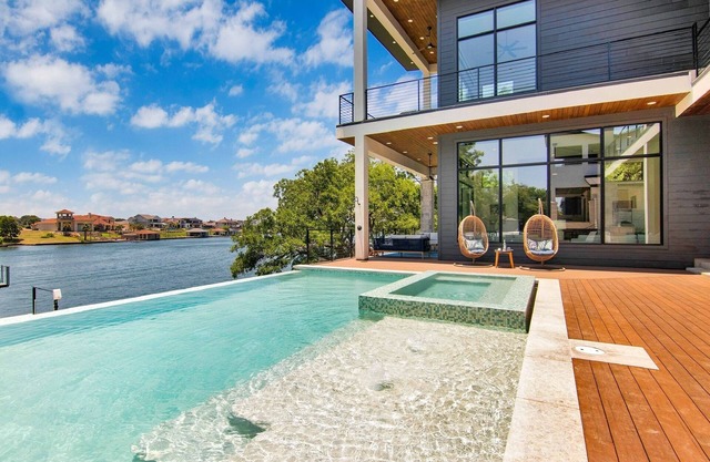 Luxury Texas Retreat w/Dock on Lake LBJ