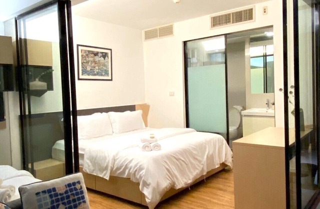 Luxury Entire Apartment for 4 people near BTS Asok/Terminal 21/Sukhumvit MRT