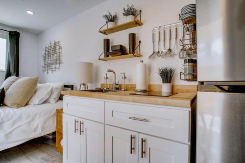 Luxury Tiny Container Home 2mi to Beach Private