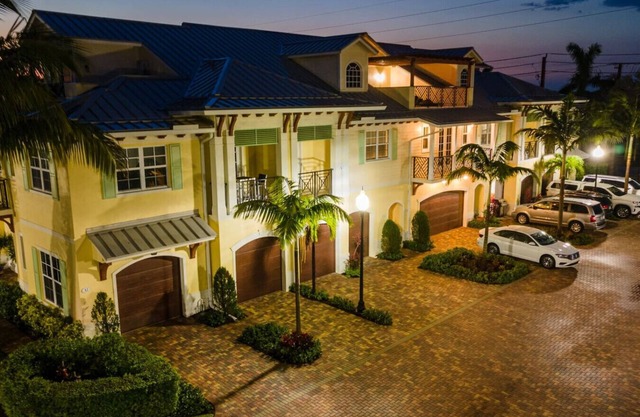 Luxury Townhome | Pool | Beach & Golf Escape