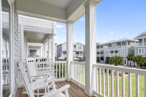 Luxury Townhome With Elevator In Emerald Isle, Nc