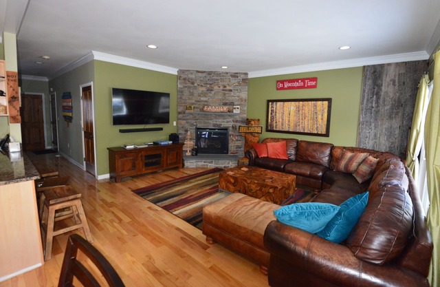 Luxury Townhouse at Loon Mountain - 4 bed/3.5 bath with all amenities sleeps 10+