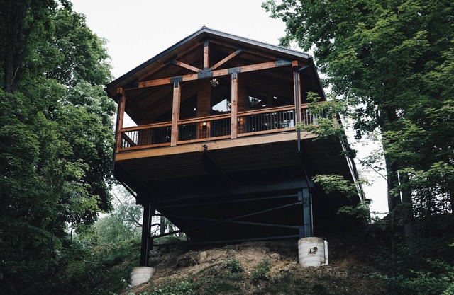 Luxury Treehouse Cabin over Salt Creek - Cabin 1