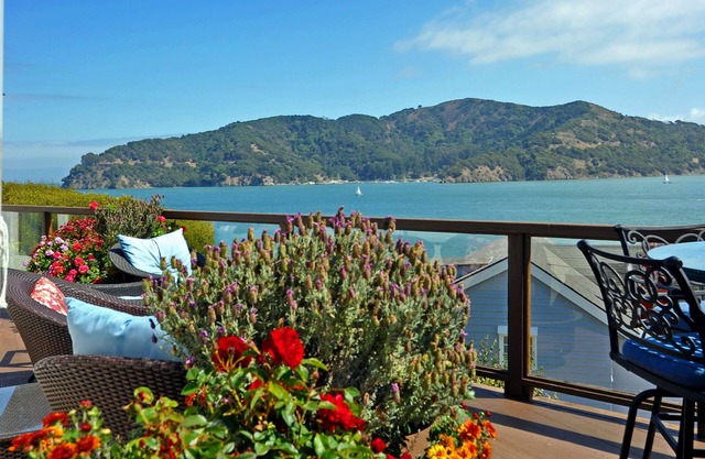 Luxury Two Bedroom on SF Bay - Fabulous Views and Pool