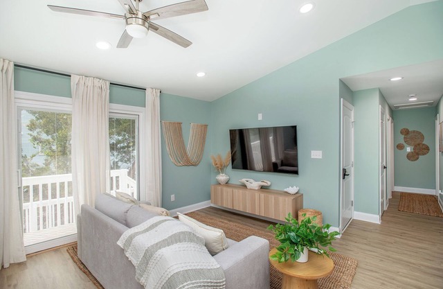 Luxury Upper Duplex – All New
