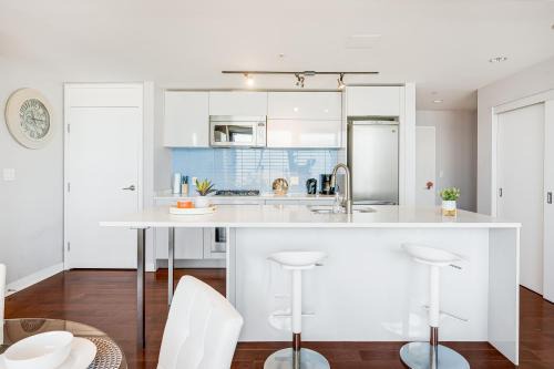 Luxury Urban Escape with Million-Dollar Vancouver Views