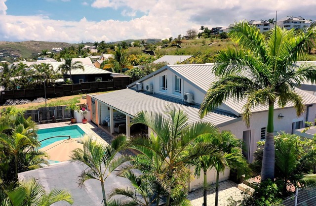 Luxury villa with swimming pool: La Villa Miranda Meuble de Tourisme 4 *