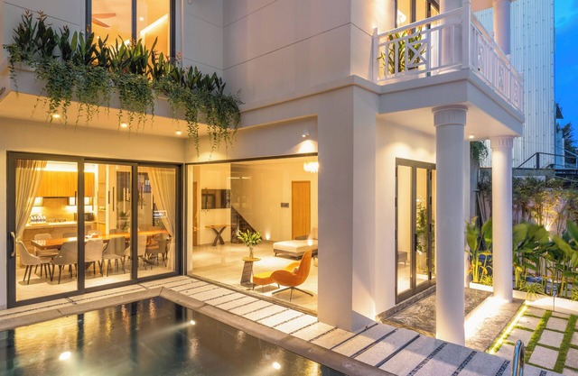 Luxury Villa 5BR Private Pool 5 minute walk to My Khe Beach