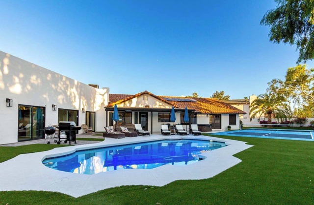 Luxury Villa 6BR home, 5 En-suite Bathrooms & Pool