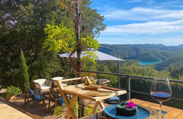 Luxury Villa, 8 Guests - Lake View & Private Pool