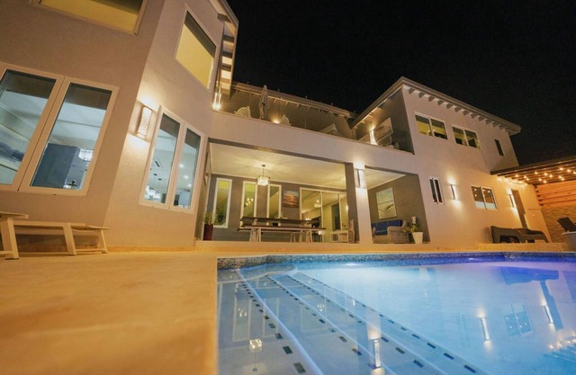 Luxury Villa ArisolnHome in Noord, Aruban14 guests 6 bedrooms 5.5 bath