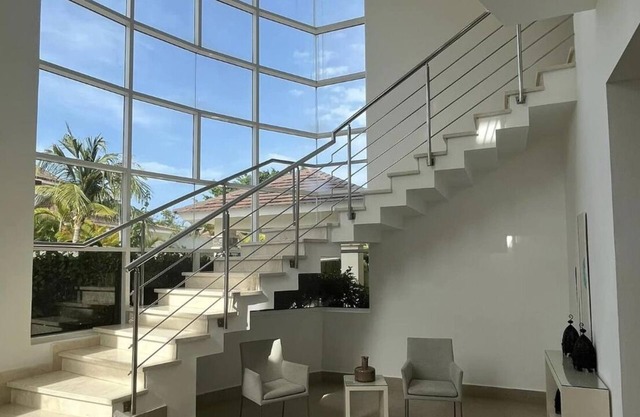 Luxury Villa for winter! Breakfast Chef! Beaches Restaurants. Entertainment !