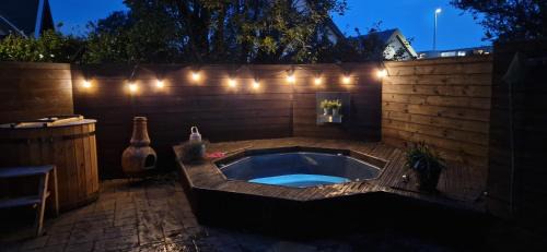 Luxury Villa, hot & cold tub for 8 person