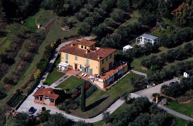 Luxury villa "il campano" near the Pinocchio's park with shared pool and jacuzzi