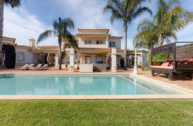 Luxury Villa in Algarve with Pool & Hot Tub