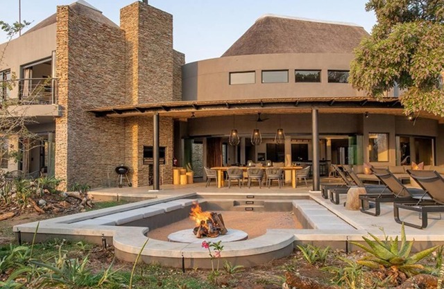 Luxury Villa looking onto Kruger National Park