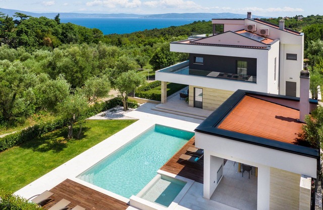 Luxury Villa Perfecta with Pool