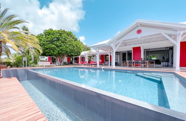 Luxury villa · St-François · Golf view & 7 bedrooms