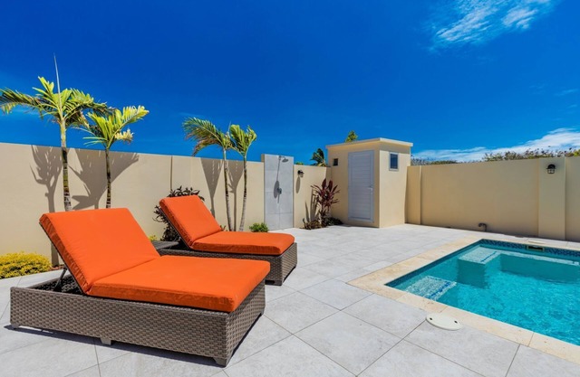 Luxury villa w/pool & jacuzzi at an amazing rate