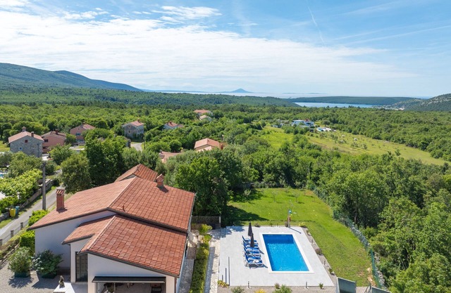 Luxury villa with a swimming pool Trget, Raša (K-23420)