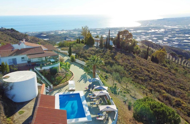Luxury Villa with Jacuzzi, Pool and Stunning Views