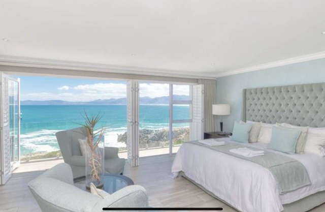 Luxury villa with ocean views in De Kelders