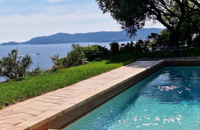 Luxury villa with pool, exceptional views, close to beaches