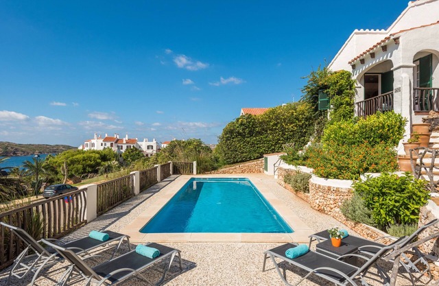 Luxury Villa with Pool, Jacuzzi and Sea Views and 5 Min Walk To Shop/Restaurants