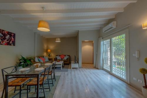 Luxury Villa with private garden