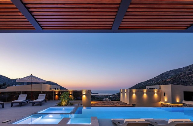 Luxury Villa with Sea Views, Fire Pit & near beach