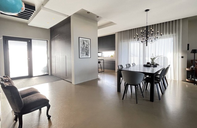 Luxury Villa with stunning view over Reykjavik.