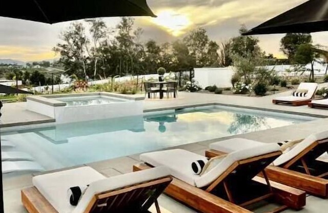 Luxury Vineyard Estate with Pool and Spa