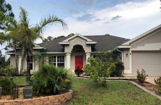 Luxury Waterfront Four Bedroom with Pool