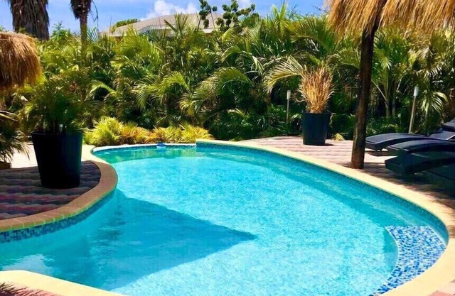 LUXUSAPARTMENT WITH POOL AND PRIVACY/TROPICAL/5 MIN.JAN THIEL BEACH