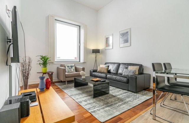 LV Premier Chiado CH8- comfortable, AC, elevator