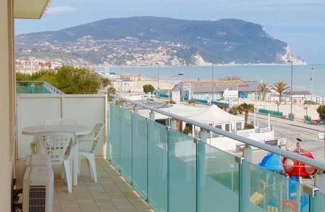 M062 - Marcelli, seafront penthouse