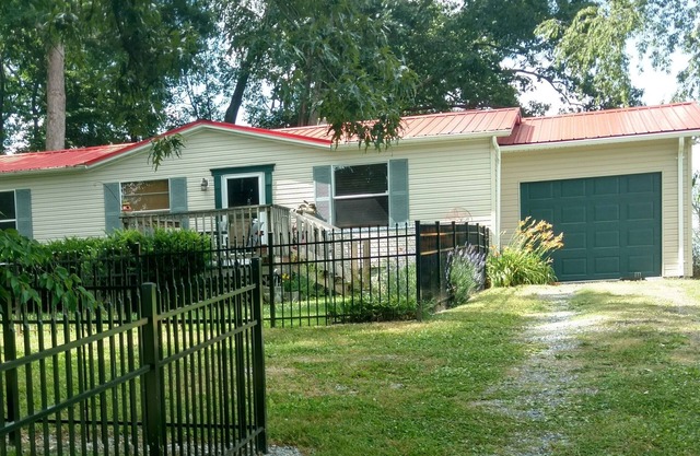 Ma And Pa's Place .Handicapped Accessable