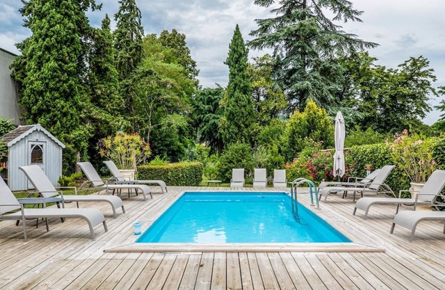 Maison Moulene - Ten Bedroom Villa, Sleeps 20