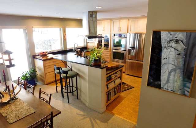 Mad River Valley Condo with Gourmet Kitchen, 2 Bedrooms, comfortably sleeps 6