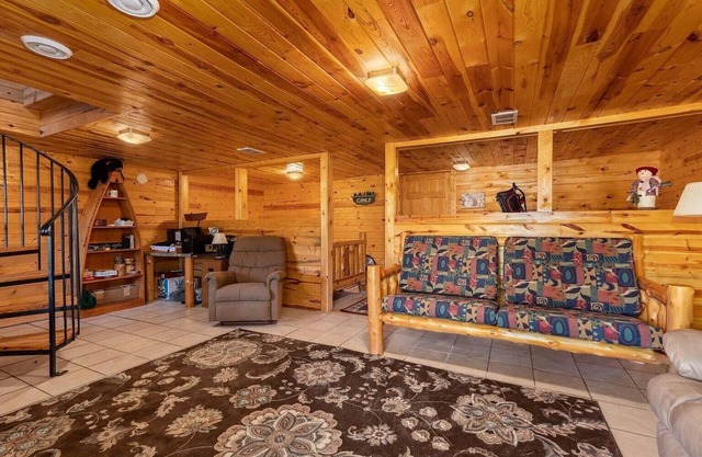 Madden’s West Golf Home. Decks, Views, Walkout. Near NHRA Nationals & Lakes Jam