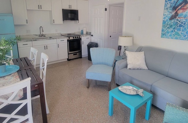 Madeira Beach Villa #3 1 Br / 1 Ba 4 min to Madeira Beach