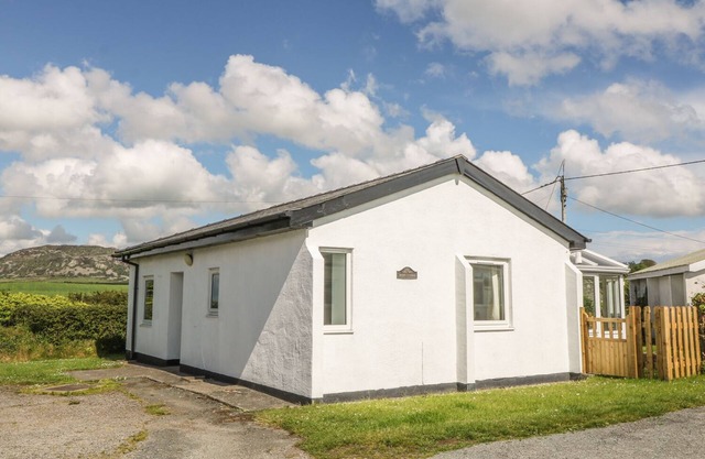 MAES Y COED, pet friendly, with a garden in Morfa Nefyn