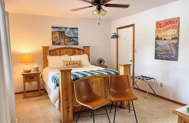 Maggie May Nostalgic Cabin @ Tenkiller - 2 minutes to boat ramp & state park!