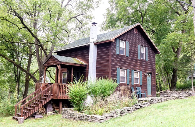 Magical Creekside Cottage in the Western Catskills
