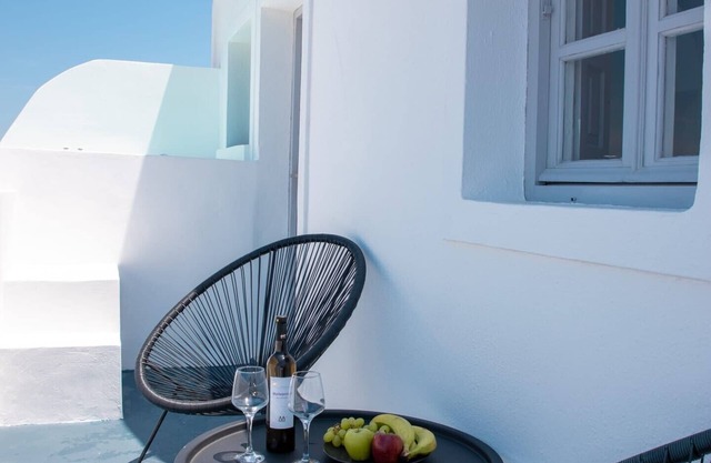 Magical Santorini Villa | 1 Bedroom | Honeymoon Suite | Beautiful Sea Views