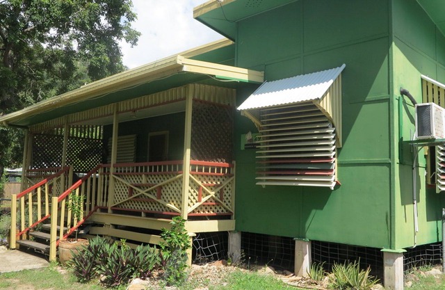 Magnautical Cottage - Pet friendly cottage with charm and character, just 150m to Geoffrey Bay