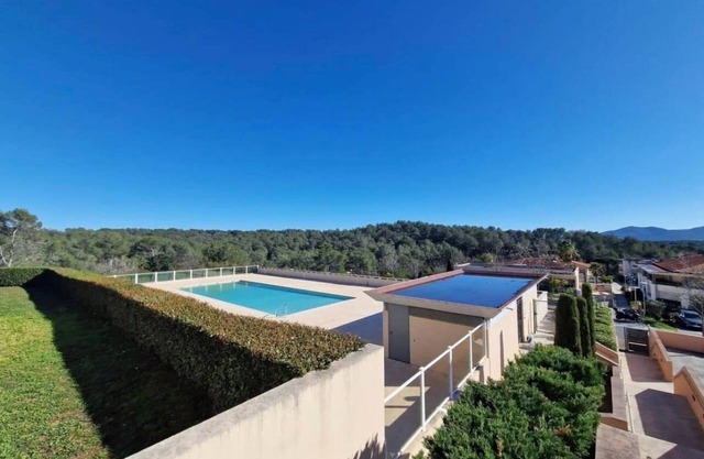 Magnificent studio in Roquebrune in the Var In a beautiful secure residence